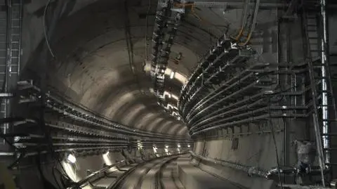Cztery trasy drogowe i metro. Miliardy na inwestycje dla Warszawy