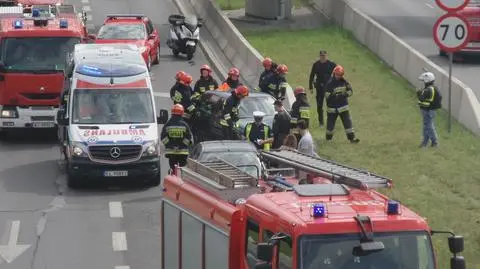 Wisłostrada: auto uderzyło w barierę