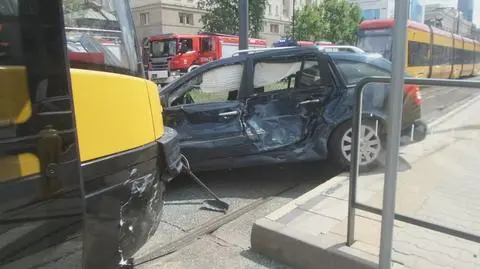 Samochód zderzył się z tramwajem. Kierowca z sądowym zakazem