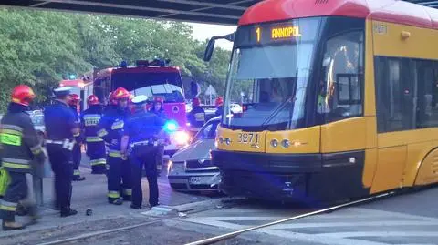 "1" zderzyła się ze skodą na rondzie Starzyńskiego