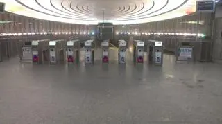 Przez ulewę zamknięli stacje metra