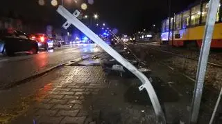 Auto zablokowało torowisko na Grochowskiej