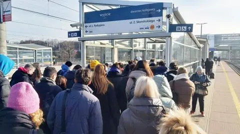 Dworzec Gdański pęka w szwach. Kolejarze planują budowę dodatkowego peronu
