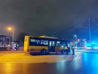 Wypadek z udziałem autobusu linii 211