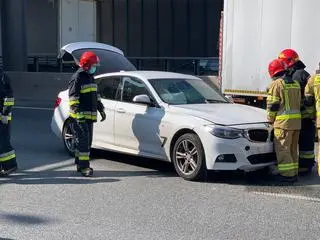 Zderzenie bmw i tira na S8