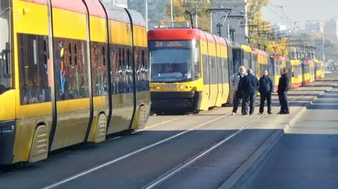 Wypadek w Al. Jerozolimskich: ktoś wybiegł przed tramwaj?