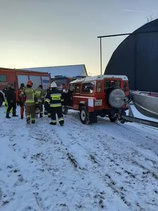 Dwa konie wpadły do pobliskiego stawu. Jeden nie przeżył 