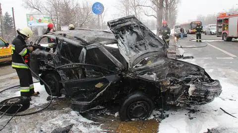 Wjechał w volkswagena, daewoo spłonęło. Kierowca pijany