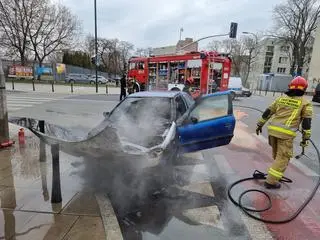 Zderzenie dwóch aut i pożar na Pradze Południe