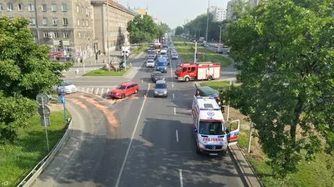 Czerniakowska stała w korku po zderzeniu volkswagena z fiatem