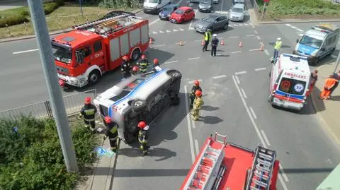 Kolizja na Mokotowie, karetka na boku