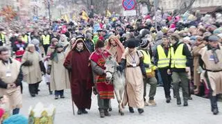 Ulicami Warszawy idzie Orszak Trzech Króli