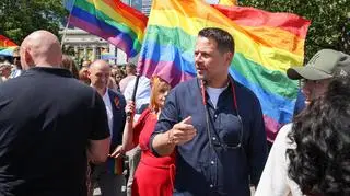 Rafał Trzaskowski na Paradzie Równości w Warszawie, czerwiec 2024 r.