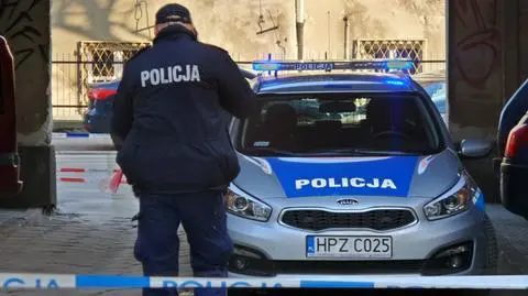 Martwy mężczyzna w mieszkaniu, ciało kobiety przed blokiem