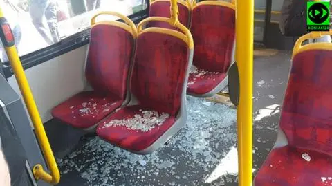 Gwałtowne hamowanie autobusu. Rozbite szkło zasypało pasażerów