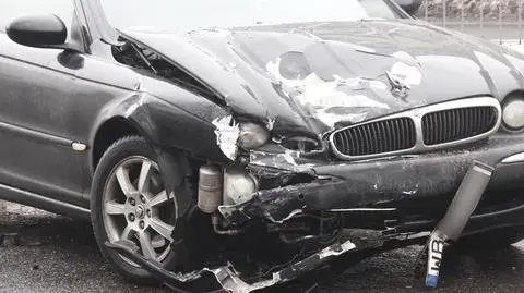 Rozbity jaguar, uszkodzony fiat. Obaj kierowcy w szpitalu
