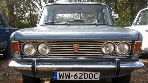 Zabytkowa motoryzacja opanowała Pragę