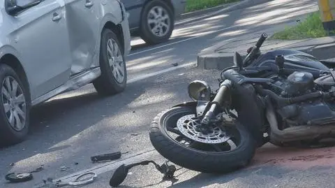 Zderzenie na Batorego. Motocyklista w szpitalu