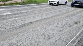 Rozlany cement na Wale Miedzeszyńskim