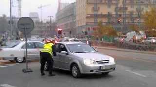 Interwencja straży miejskiej na ul. Emilii Plater fot. Lech Marcinczak/tvnwarszawa.pl