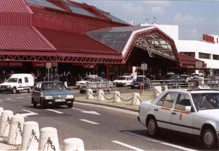 Terminal 1 oddany do użytku w 1992 roku