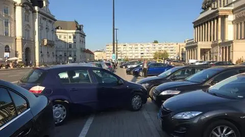 Sztuka parkowania na placu Teatralnym