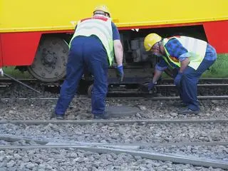 Wykolejony tramwaj na rondzie Radosława