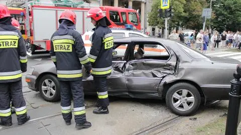 Cofnęła lexusem przed tramwaj. "Przejazd był zablokowany"