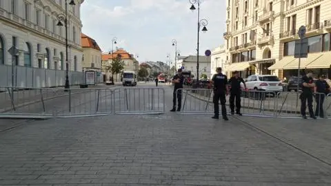 Barierki na Krakowskim Przedmieściu, autobusy na objazdach 