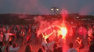 Kibice Legii na placu Zamkowym