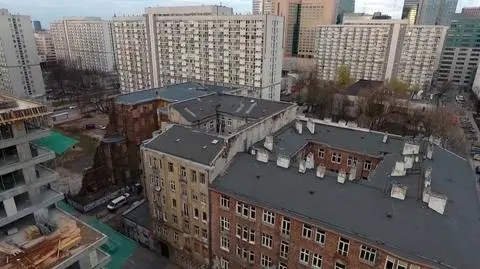 "Jakby wojna skończyła się wczoraj". Ostańce z Woli czekają na drugie życie