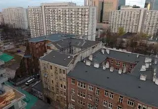 "Jakby wojna skończyła się wczoraj". Ostańce z Woli czekają na drugie życie