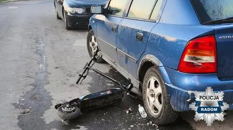 Pijani jechali na hulajnodze, uderzyli w zaparkowane auto