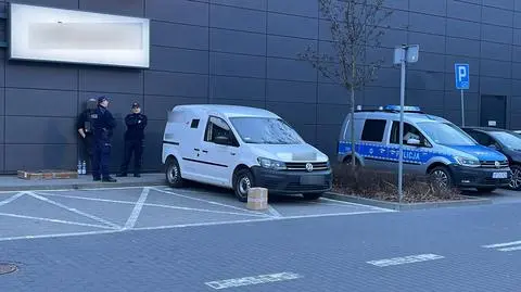 Włamanie do pojazdu konwojenta, skradziono pieniądze 