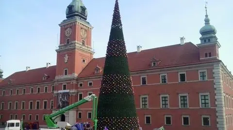 Choinka na placu Zamkowym już stoi. Ostatnie prace