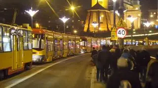 Tramwaje utknęły na moście