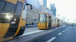 Dźwig zerwał sieć trakcyjną. Tramwaje stoją