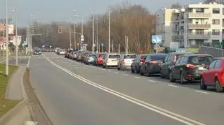 Tłok pod centrum handlowym na Targówku