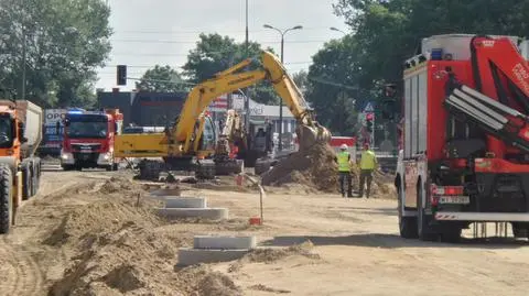 Koparka uszkodziła rurę z gazem. Ewakuacja i zablokowana ulica 