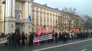 Protestujący przed kancelarią premiera