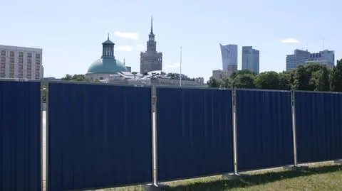 Ogrodzili plac Piłsudskiego. Remont do października