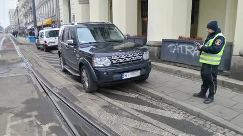 Zaparkował przy torowisku, zablokował tramwaje