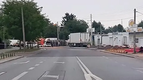 W ciężarówce rozszczelniły się butle z gazem. Uszkodzony samochód i magazyn