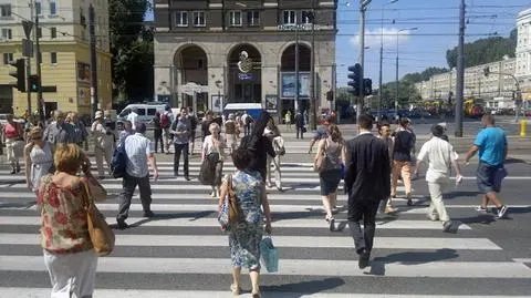 Renault wjechało w pieszych. Ranne dwie osoby 