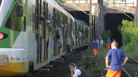 Zepsuty pociąg zablokował przejazd. "Chaos na Wschodnim"