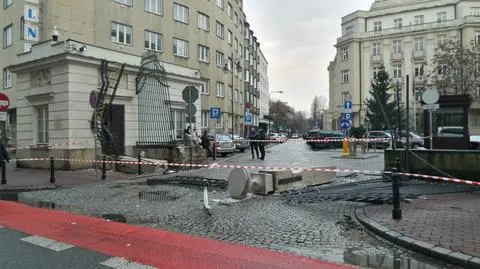 Wjechał w nią kierowca. Zabytkowa brama Kancelarii Prezydenta wróci na swoje miejsce 