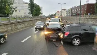 Kolizja dwóch aut w alei Armii Ludowej