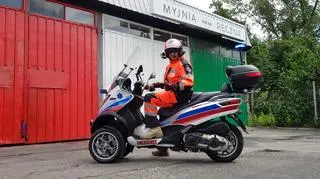 Marcin Borkowski jeździł po stolicy motoambulansem 