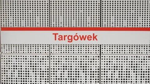 Semafory, windy i "stonowane barwy". Postępy na budowie metra