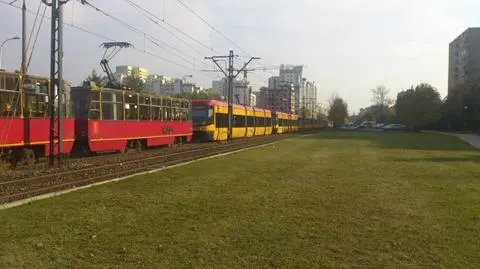 Wypadek bmw i mercedesa. Stanęły tramwaje